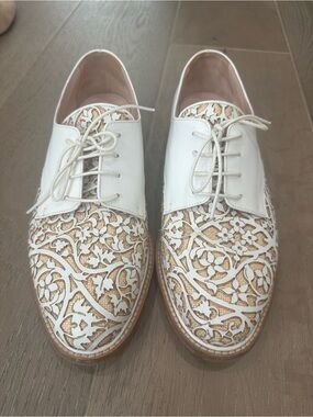 Oscar de la Renta White Laser-Cut Leather Oxfords with Tan Underlay